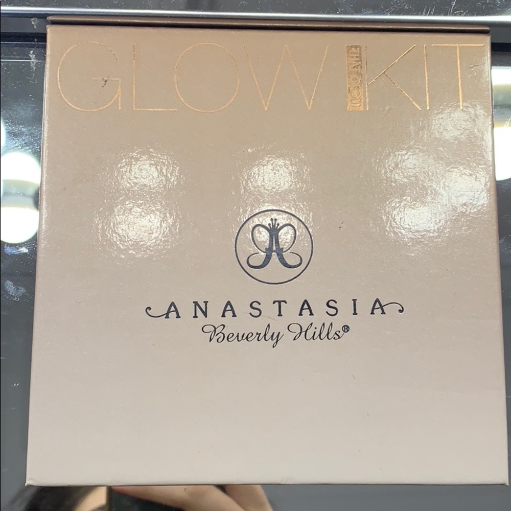 Anastasia Beverly Hills glow kit